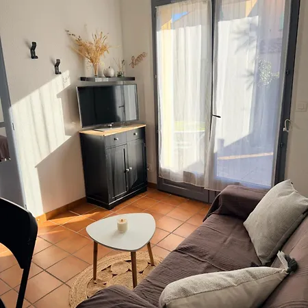 Mazet Avec Piscine Collective Hébergement de vacances Le Lavandou